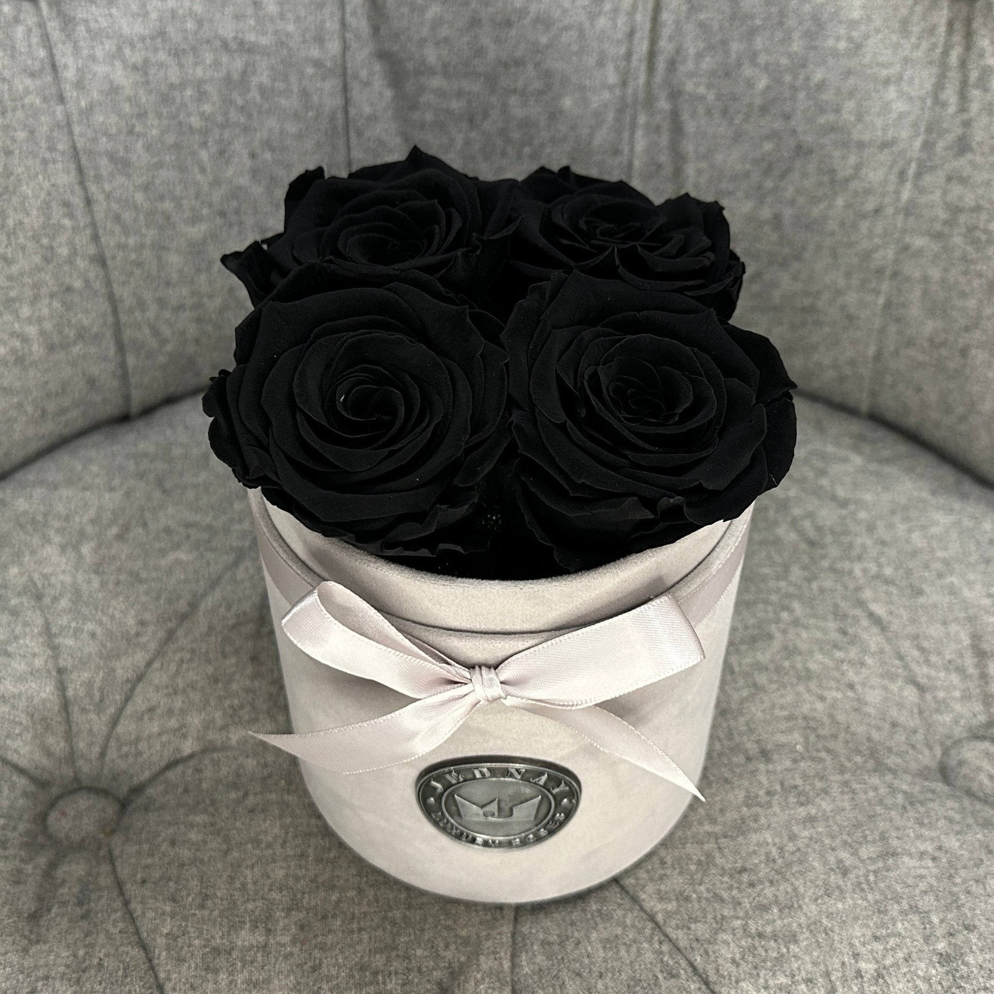 BLACK ETERNAL ROSES