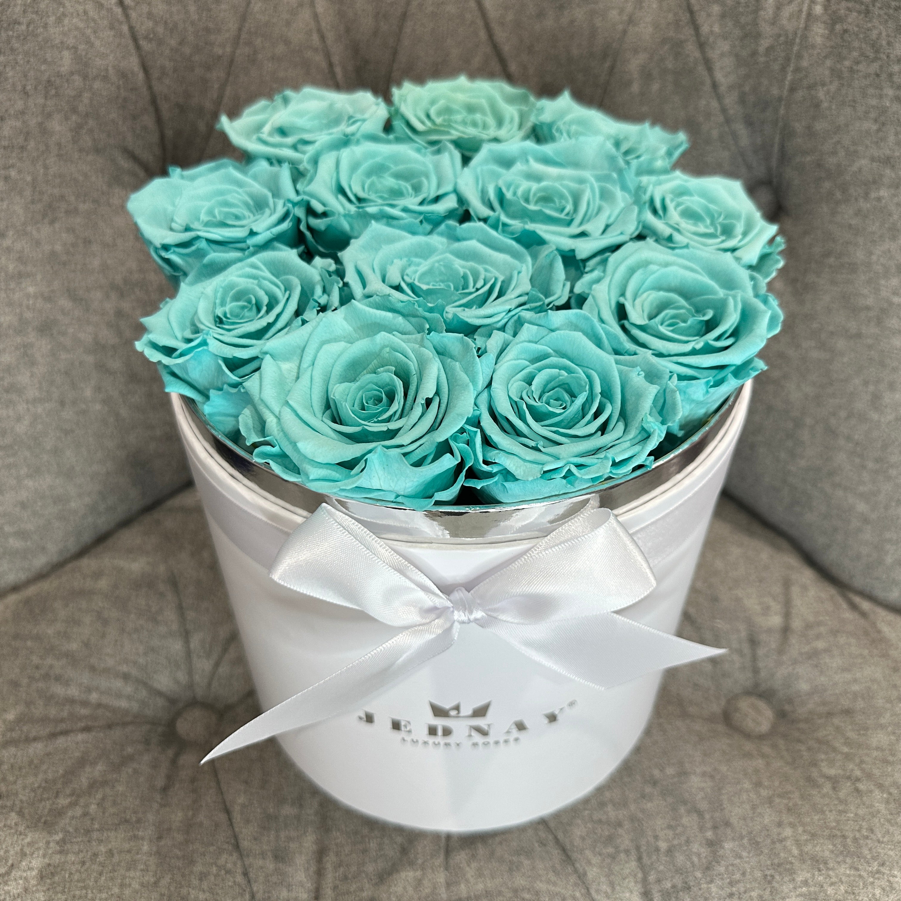 Tiffany blue eternal roses in a large round white gift box | Jednay 